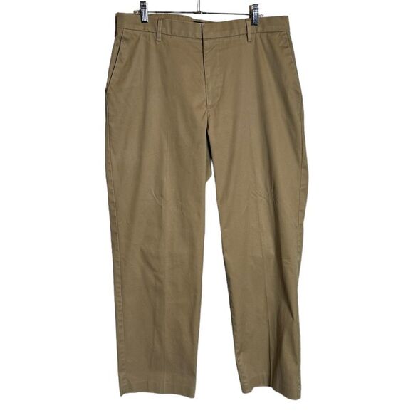 Dockers Classic Fit Khaki Pants size 34x32 - Picture 1 of 6